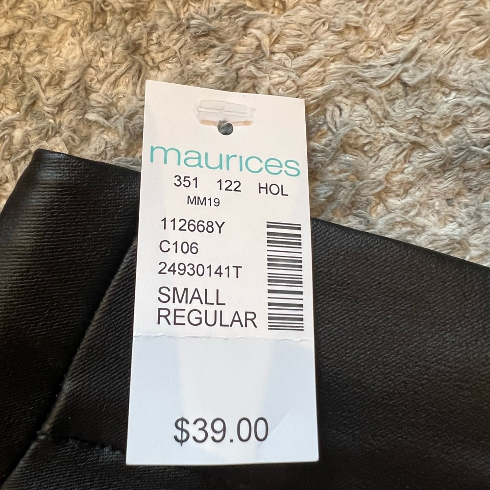 Pull on skinny pleather trousers from Maurice’s size small